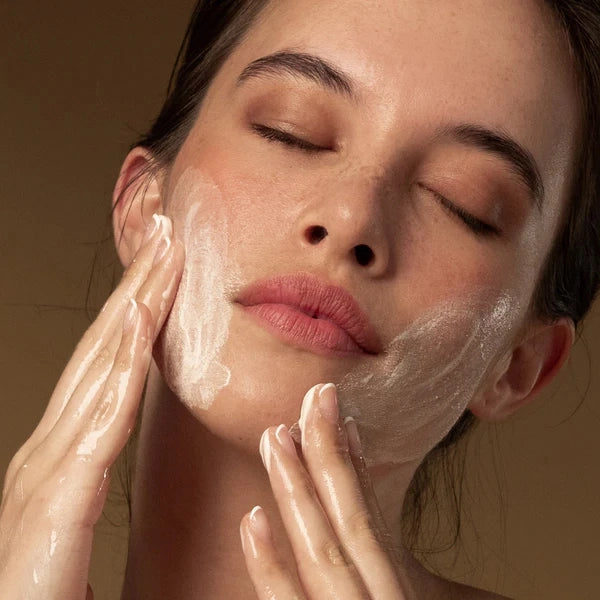 Rain Carnation Pure Facial Polish & Extractor