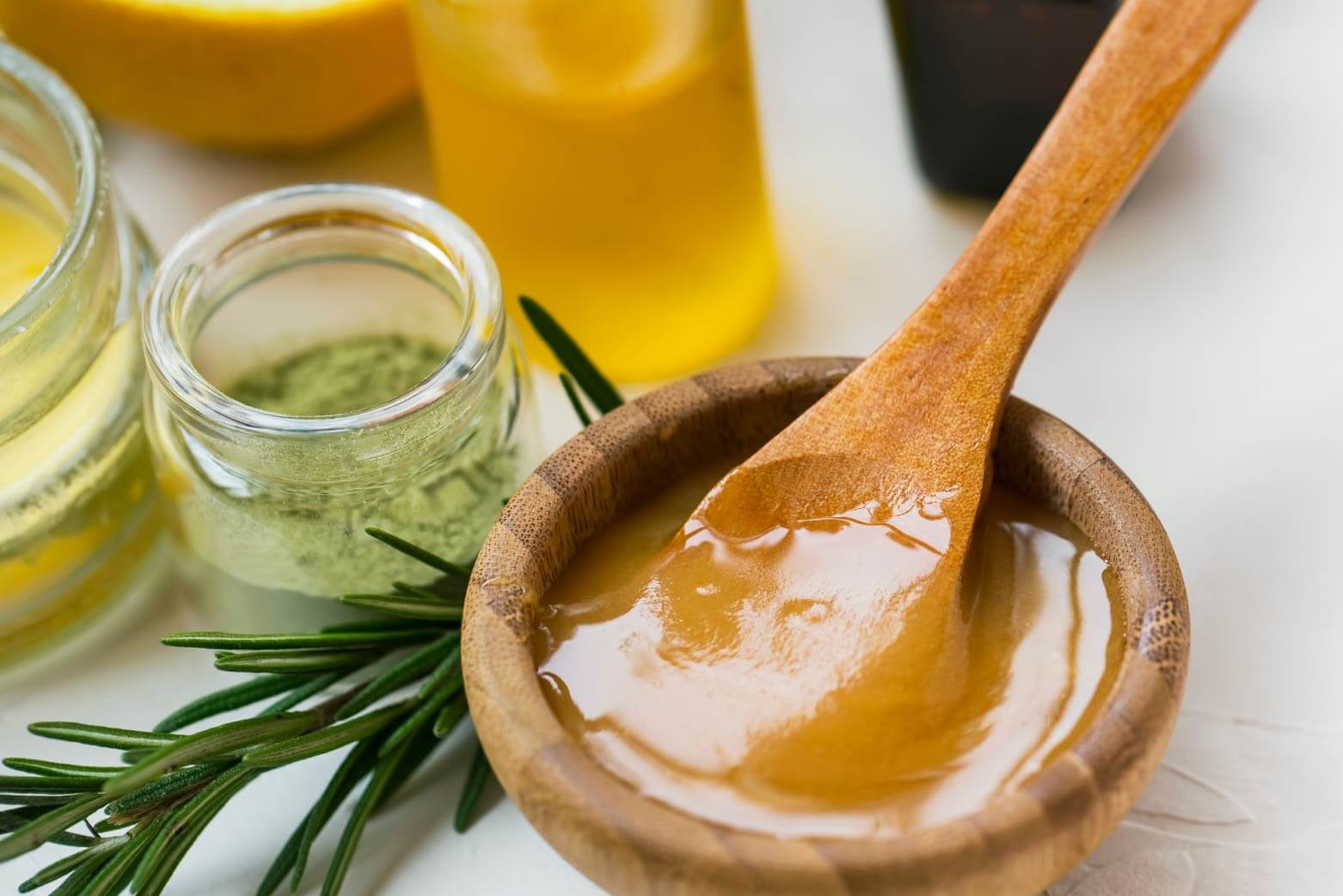 How to Use Manuka Honey As a Natural Burn Balm - Aotea Wellness