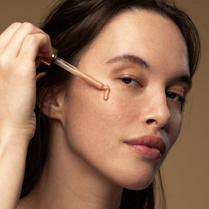 Antiodes Credo serum with a woman